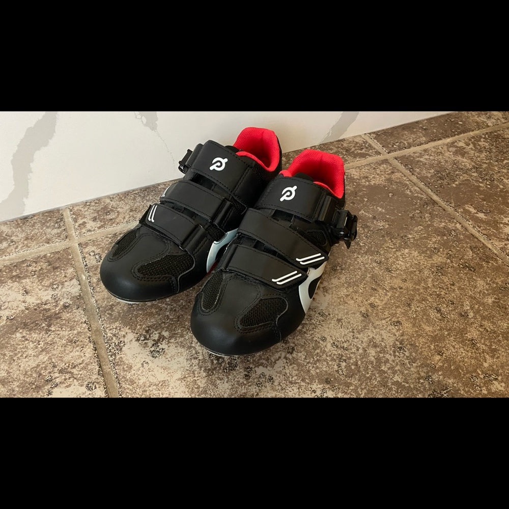 Like new!! Peloton Women’s cycling shoes Size 39